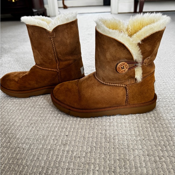 Ugg Shearling Kids Boots - Picture 2 of 8